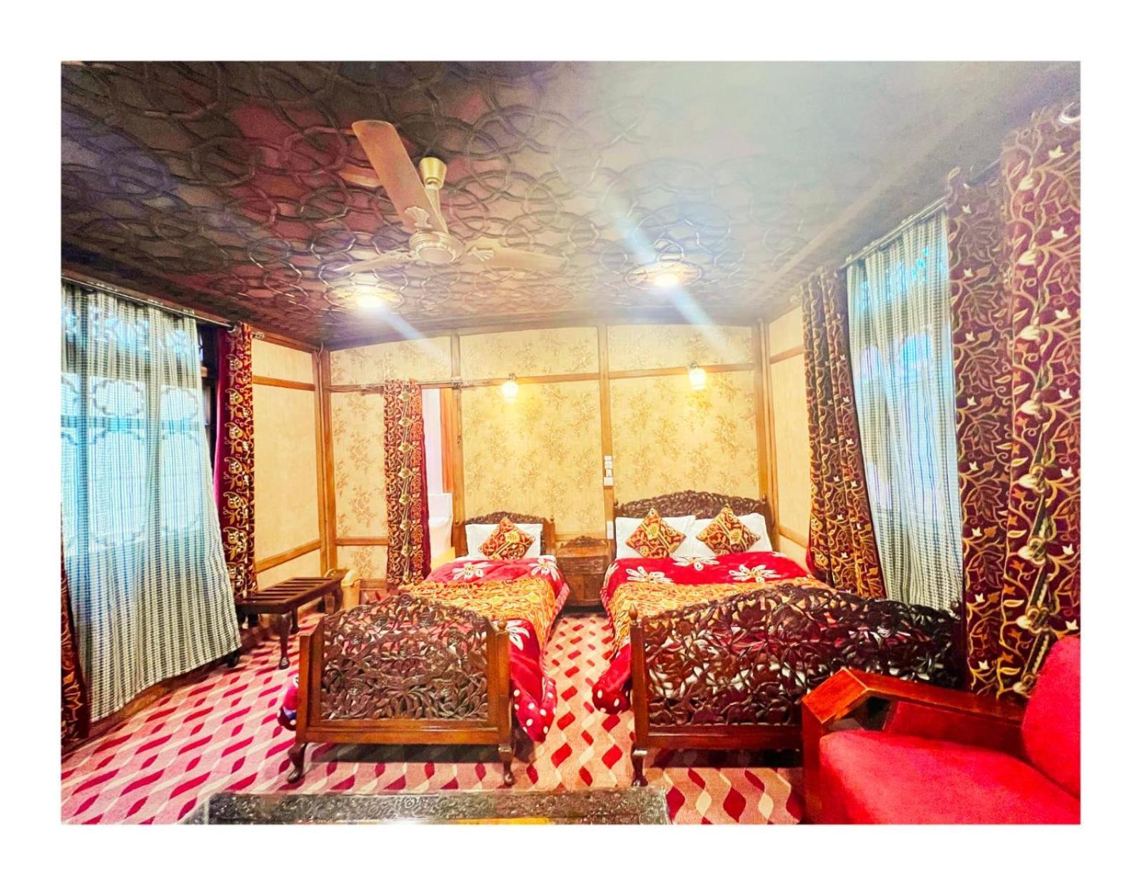 Hotel Mossess Group Of Houseboats Srīnagar Exterior foto