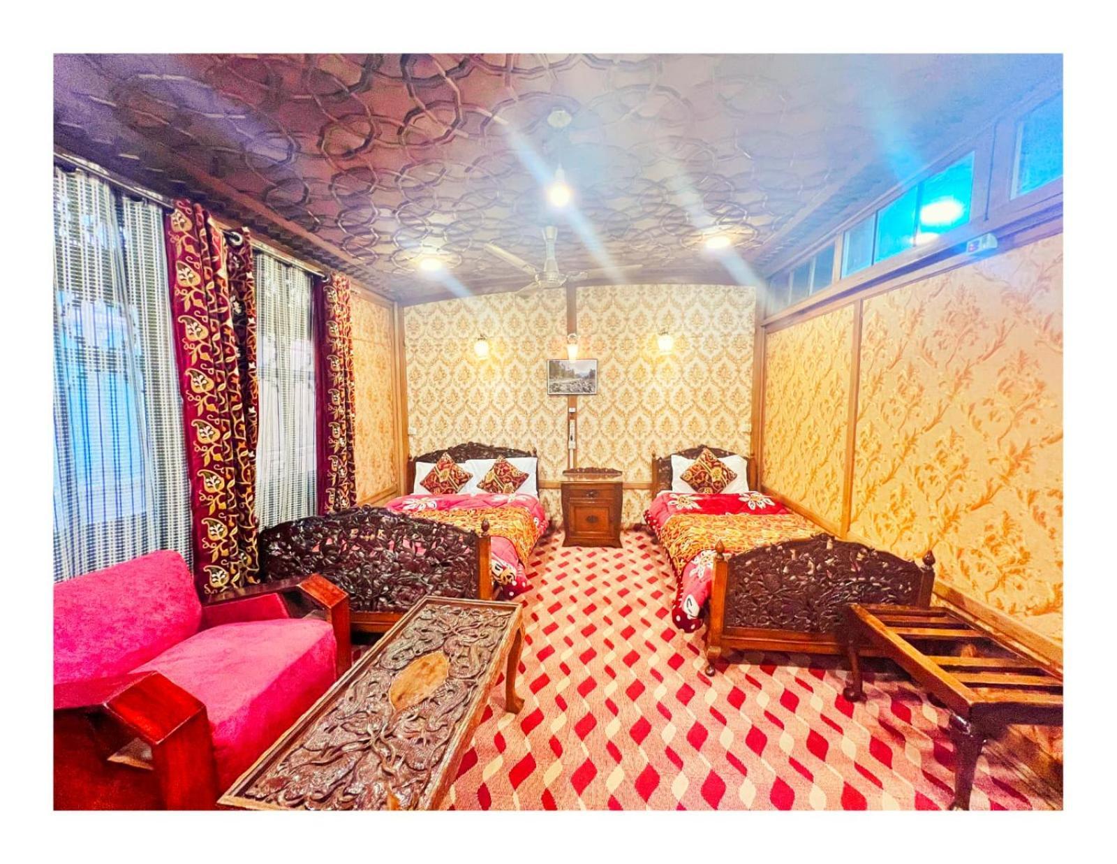 Hotel Mossess Group Of Houseboats Srīnagar Exterior foto