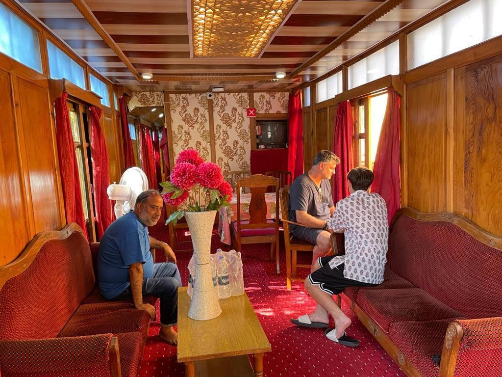 Hotel Mossess Group Of Houseboats Srīnagar Exterior foto