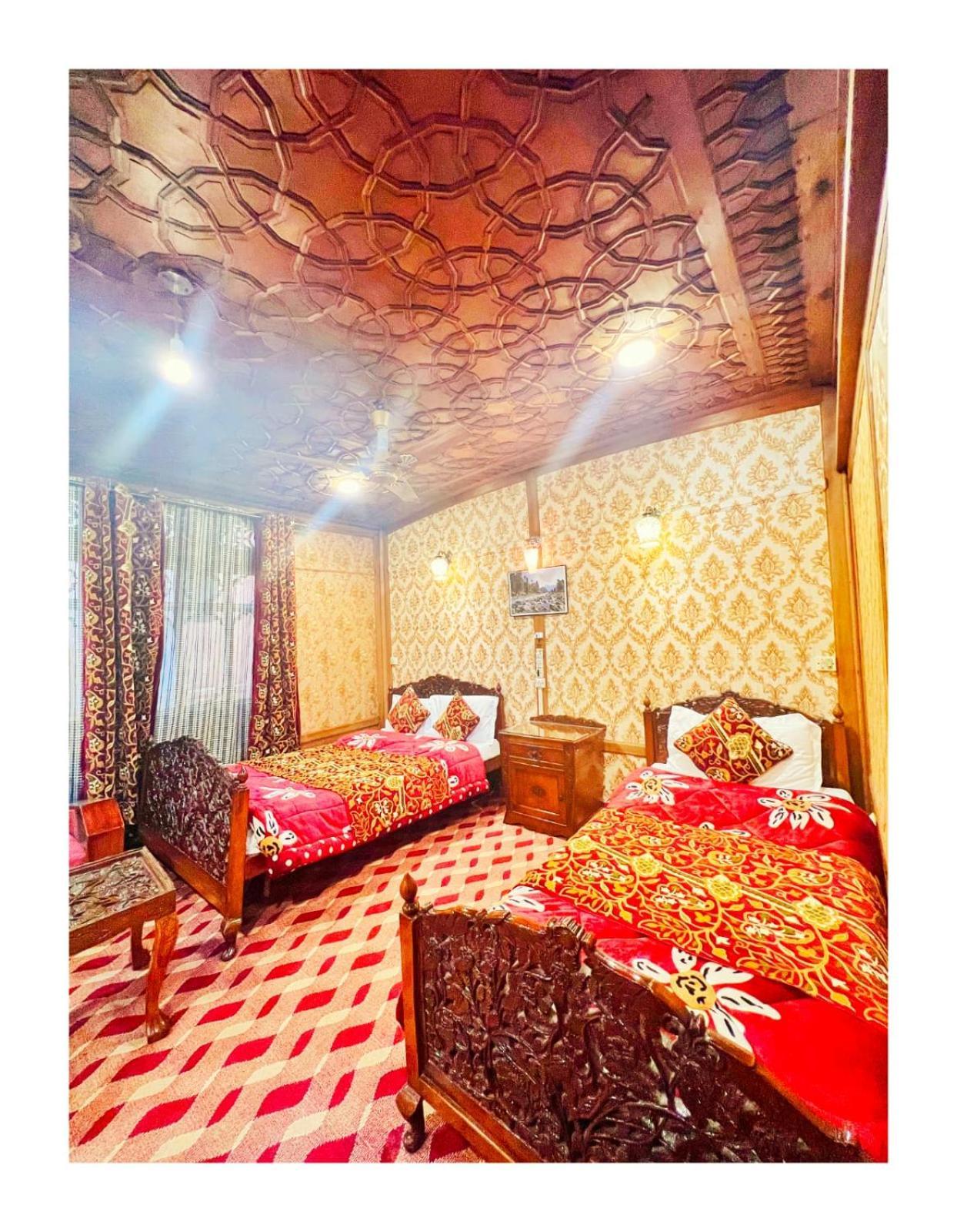 Hotel Mossess Group Of Houseboats Srīnagar Exterior foto