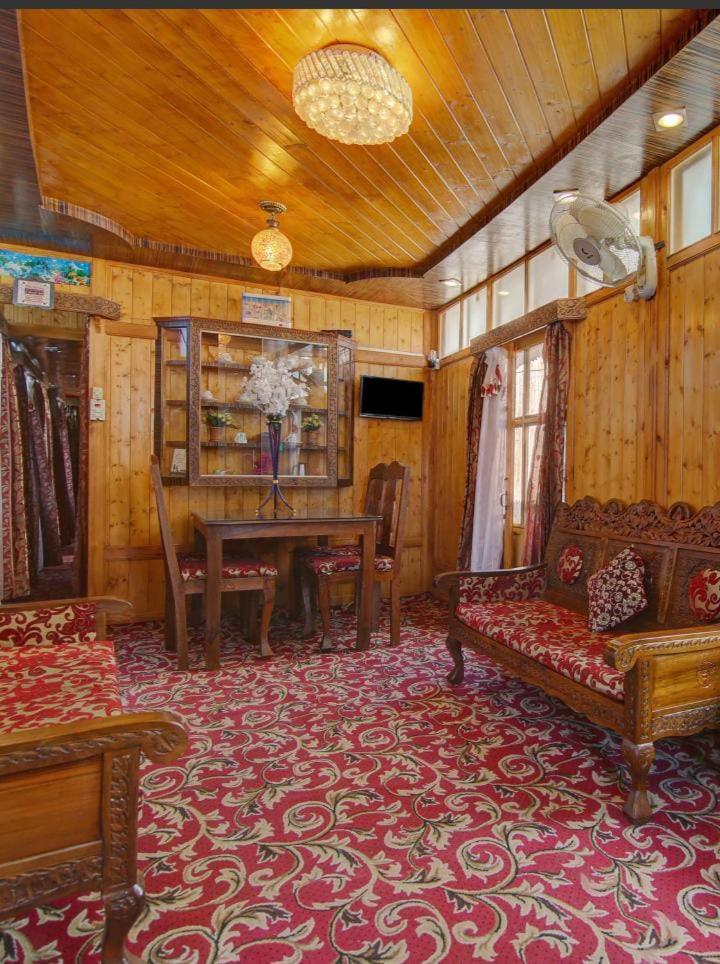 Hotel Mossess Group Of Houseboats Srīnagar Exterior foto